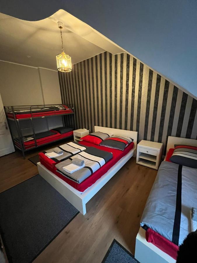 Adam's Hostel Düsseldorf Exteriör bild